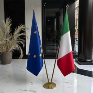 drapeau Italie et UE sur pied