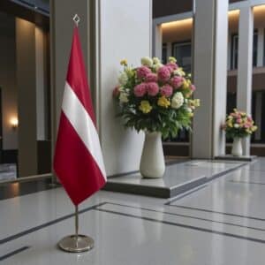 drapeau Lettonie sur hampe