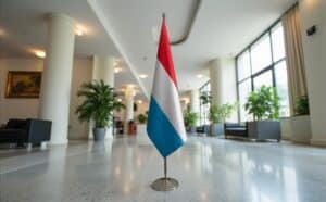 drapeau Luxembourg sur socle