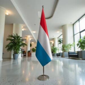 drapeau Luxembourg sur socle