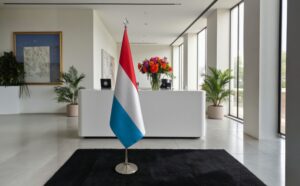 drapeau Luxembourg sur socle