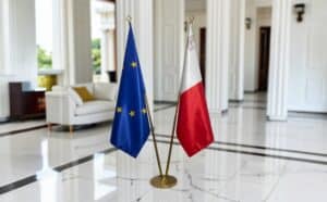 drapeau Malte avec pied