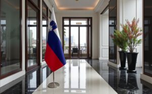 drapeau slovenie avec pied