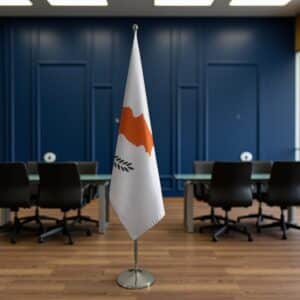 drapeau Chypre sur socle