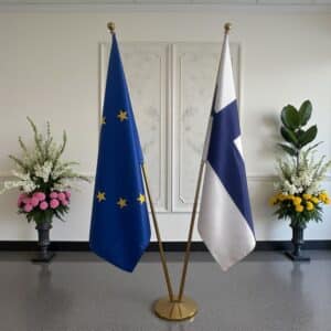 drapeau Finlande avec pied