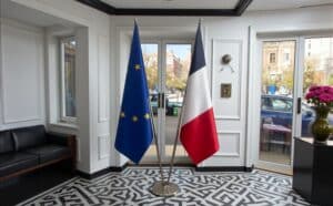 drapeau france avec pied