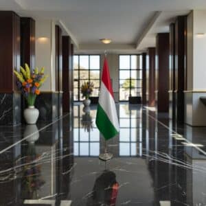 drapeau Hongrie sur socle