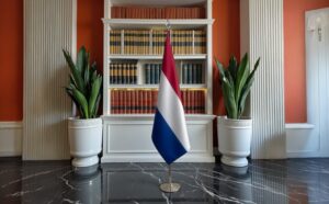 drapeau Pays-Bas sur socle