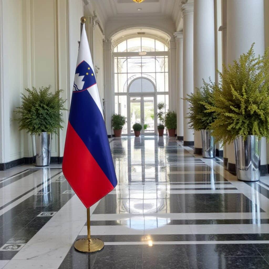 vlag van slovenië op standaard