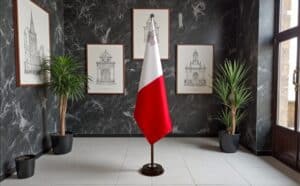 socle drapeau malte